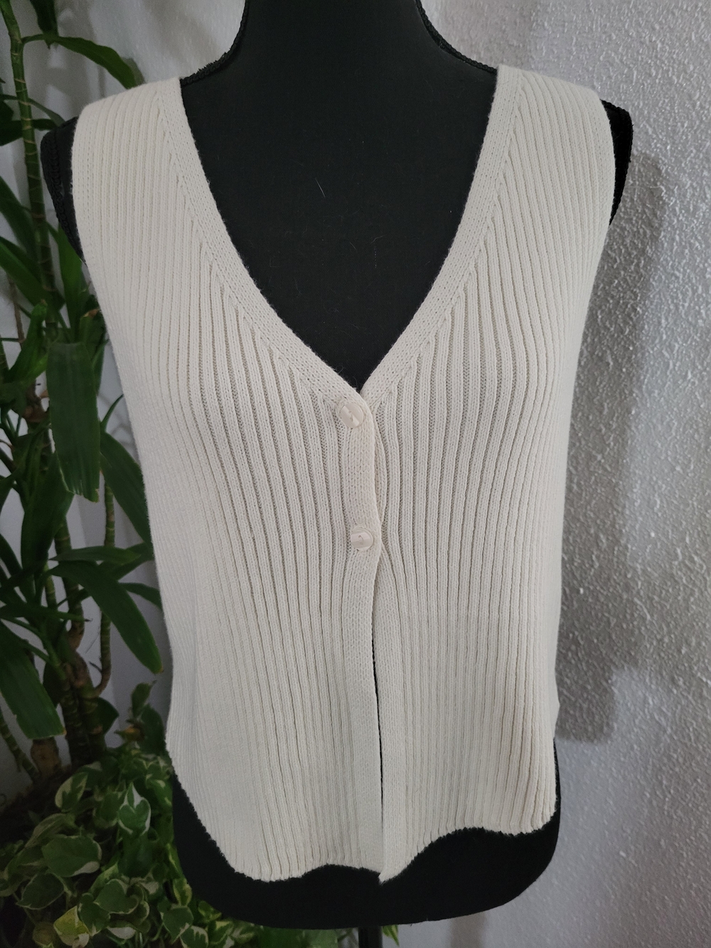 Pink Rose Classic Cream Ribbed V-Neck Sweater Vest Size XL